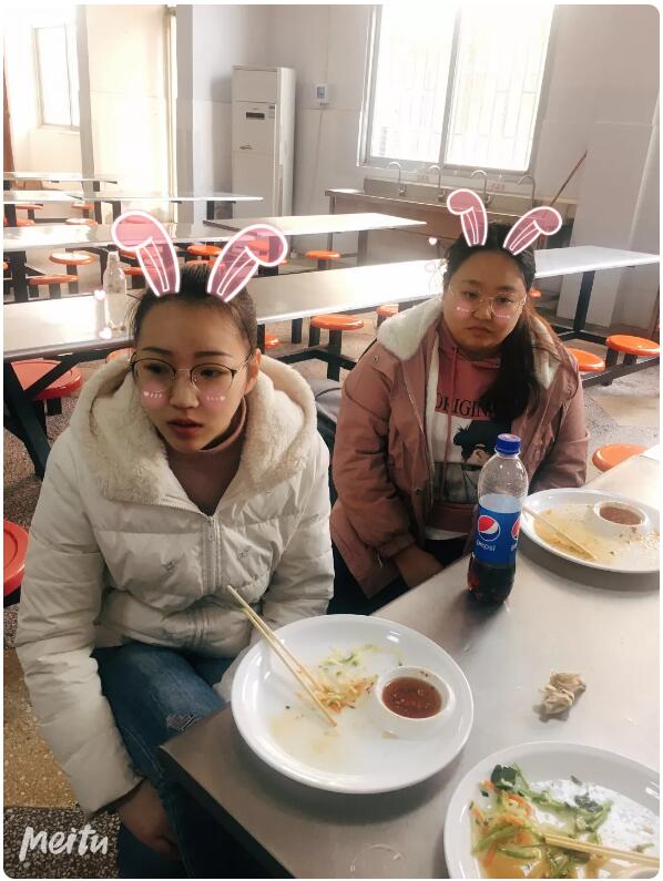 鄭州北大青鳥翔天信鴿學員冬至包餃子