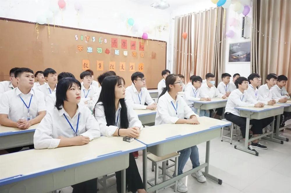 遇見鄭州北大青鳥翔天信鴿這樣的開學(xué)典禮