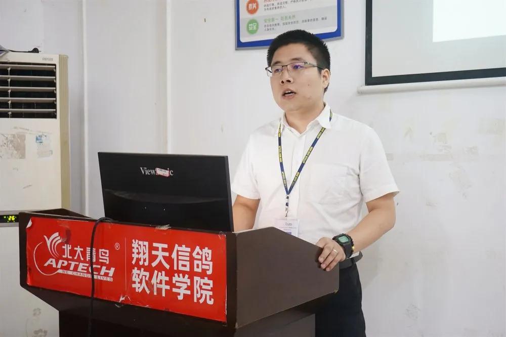遇見鄭州北大青鳥翔天信鴿這樣的開學(xué)典禮